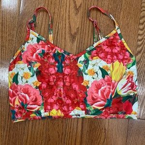 Kortni Jeane V'd Crop in Tulips